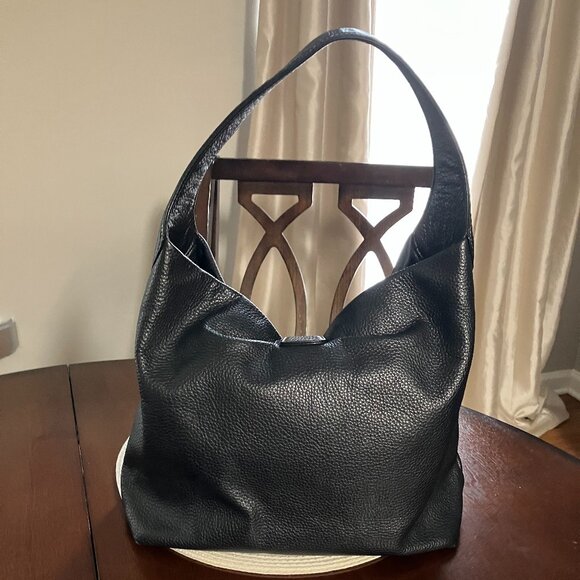 Dooney and Bourke Black Leather Shoulder Bag with inside key hook. - Picture 2 of 9